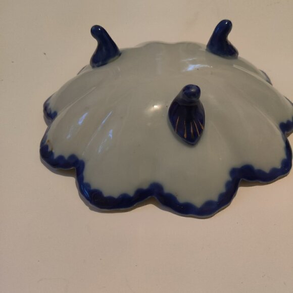 Bowl, handpainted floral from the 1960's .Three footed and trimmed with gold. - Picture 2 of 5